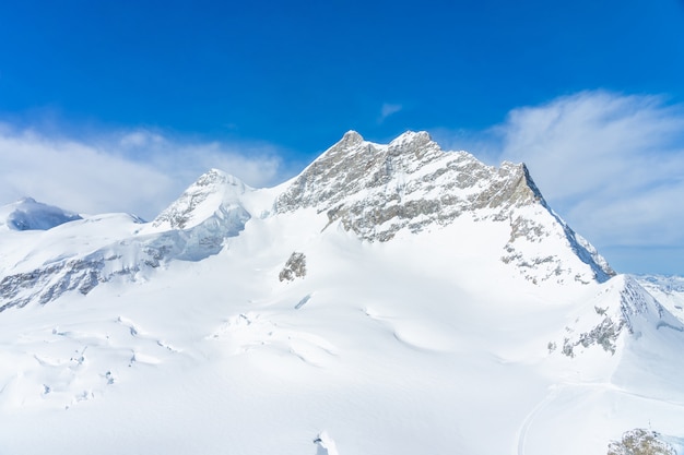 Paisagem panorâmica do penhasco de rock Jungfrau pico vista de Jungfraujoch, topo da Europa na Suíça