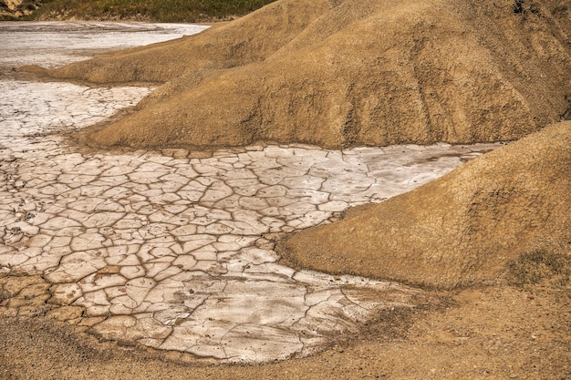 Paisagem perto de vulcões de lama