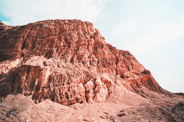 Foto paisagem rochosa com desfiladeiro de sobremesa