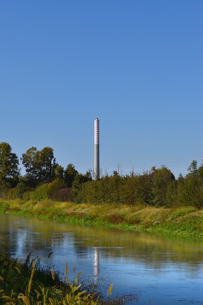 paisagem rural com rio