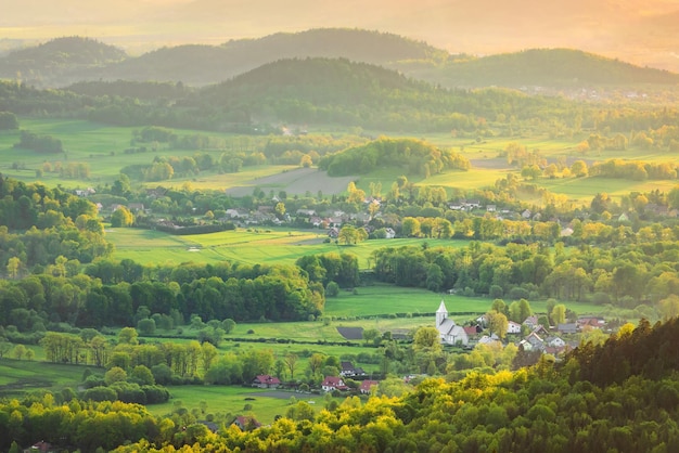 Paisagem rural em Sudetes Lower Silesia Polônia