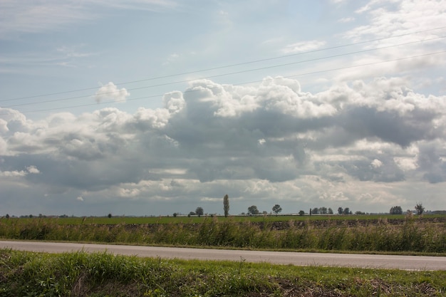 Paisagem rural típica (neste caso Gavello, Rovigo) zona rural da planície de Padana