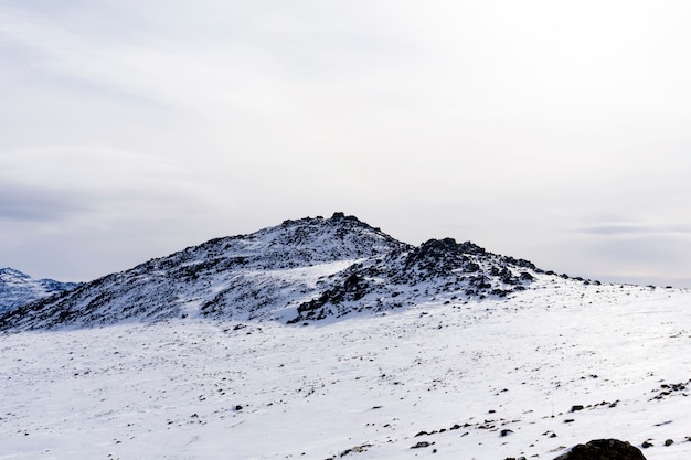 Foto paisagem subártica de alta altitude dos urais do norte, nas proximidades do monte konzhakovskiy kamen