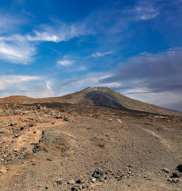 Paisagem única do Parque Nacional do Teide e vista do pico do vulcão Teide. Ilha de Tenerife...