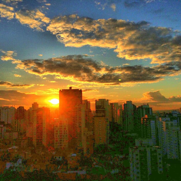 Foto paisagem urbana ao pôr-do-sol