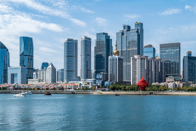 Paisagem urbana arquitetônica da costa de Qingdao e horizonte urbano