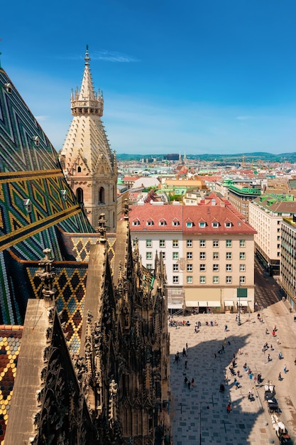 Paisagem urbana com a Catedral de Santo Estêvão, ou Igreja de Santo Estêvão no centro da cidade velha de Viena, na Áustria. Viena na Europa. Panorama, paisagem urbana. Visão de viagens e turismo. Marco da arquitetura do edifício