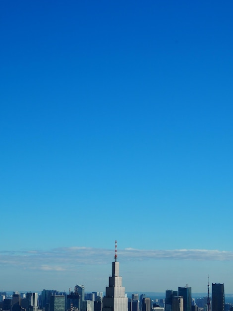 Foto paisagem urbana contra o céu azul claro