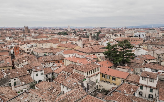 Paisagem urbana da cidade de verona, itália. vista aérea