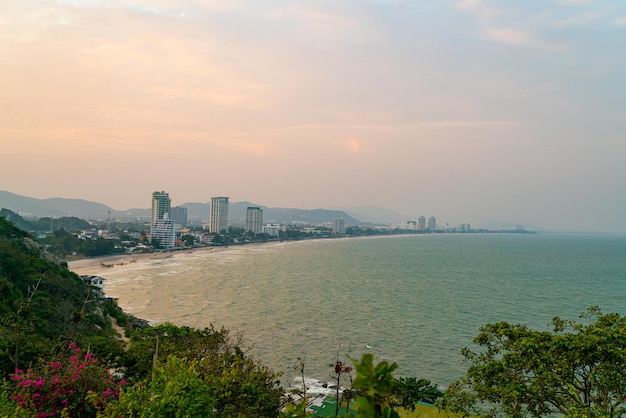 Paisagem urbana de Hua Hin na Tailândia ao pôr do sol