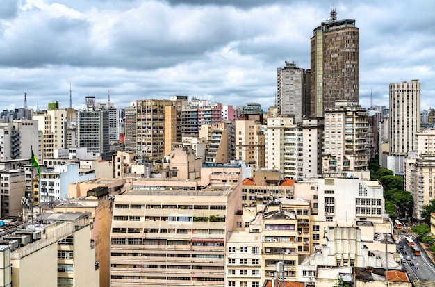 Paisagem urbana do centro de San Paulo no Brasil, América do Sul