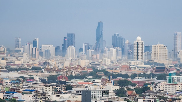 Foto paisagem urbana do horizonte da cidade de bangkok. poluição do distrito de bangkok por carro e indústria no centro da cidade.