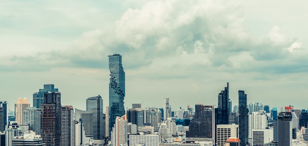 Paisagem urbana e prédios altos no centro da metrópole