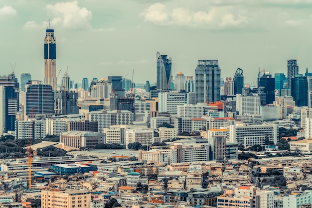 Paisagem urbana e prédios altos no centro da metrópole