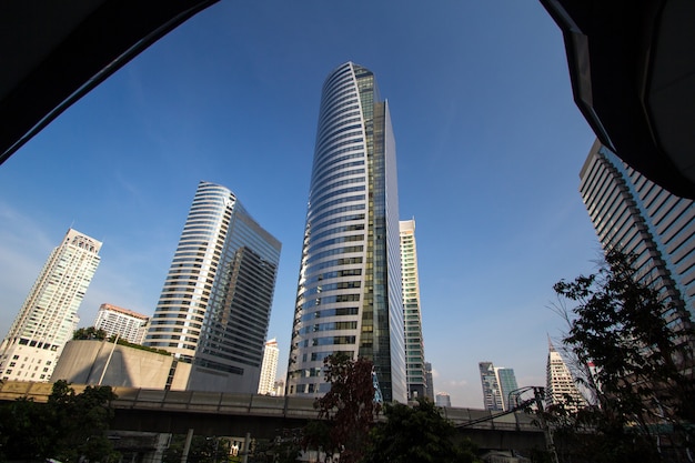 Paisagem urbana. Edifício na cidade.