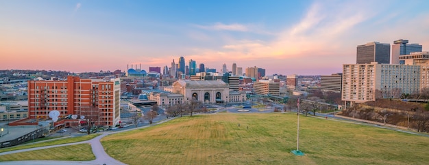 Paisagem urbana no centro de Kansas City, nos EUA