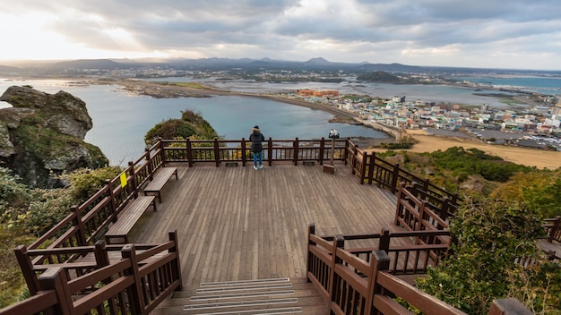 Foto paisagem, vista alta ângulo, pico montanha, jeju, coreia sul