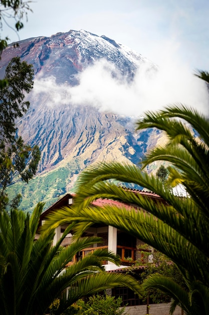 Paisagem vulcão tungurahua no equador