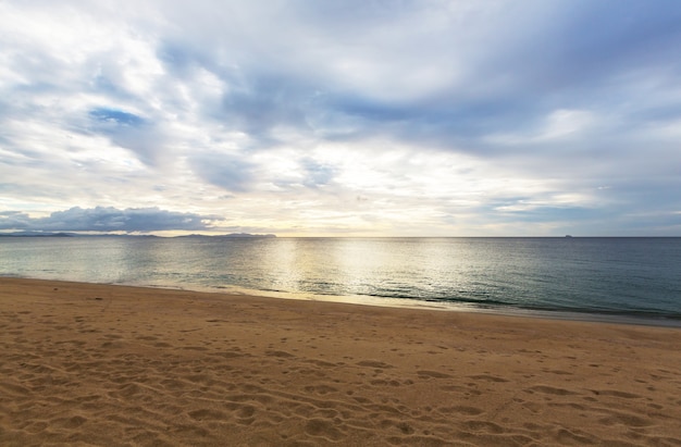 Paisagens do mar à noite