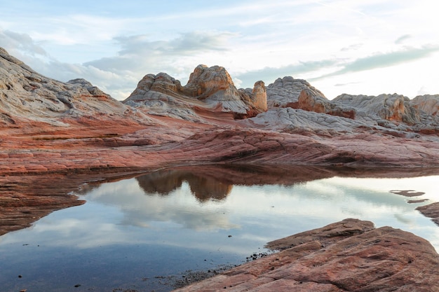 Paisagens do Monumento Nacional Vermilion Cliffs ao nascer do sol