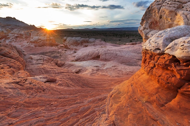 Paisagens do Monumento Nacional Vermilion Cliffs ao nascer do sol