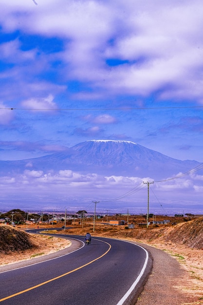 Paisagens do vulcão adormecido do Monte Kilimanjaro localizado na Região de Kilimanjaro, na Tanzânia