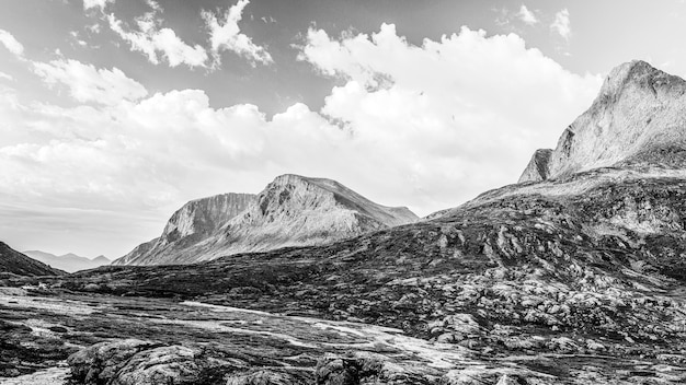 Foto paisagens dramáticas com montanhas