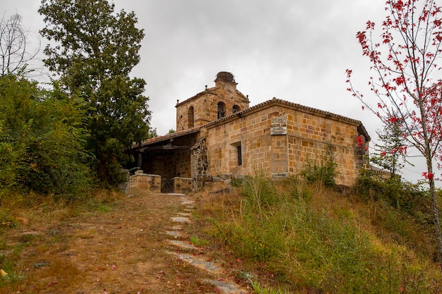 Paisagens e lugares religiosos da Cantábria.