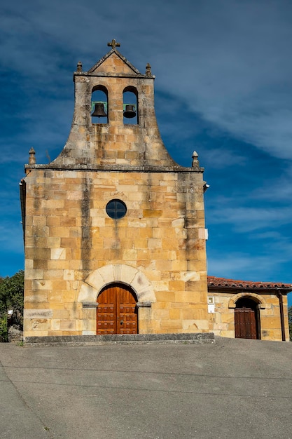 Paisagens e lugares religiosos da Cantábria.