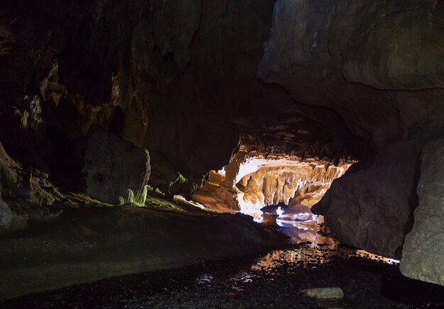 Paisagens incomuns em cavernas na Nova Zelândia