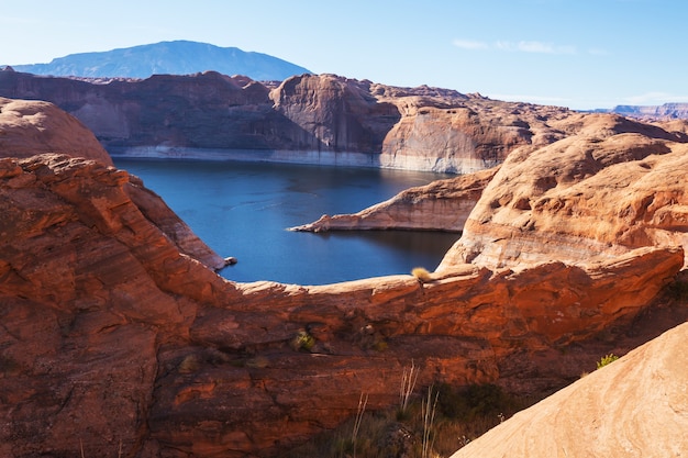 Paisagens incomuns no lago powell, eua.