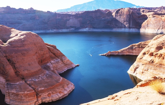 Paisagens incomuns no lago powell, eua.