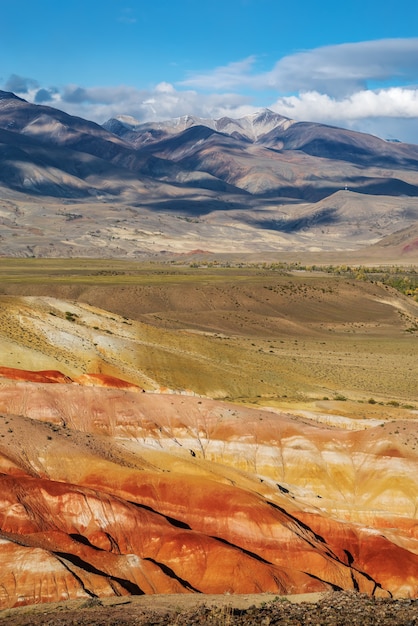 Paisagens "marcianas". Estepe de Chui, vale Kyzyl-Chin. Outono nas montanhas Altai