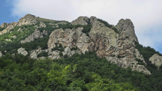 Paisagens montanhosas do Cáucaso do Norte, vista do Monte Beshtau. Pyatigorsk, Rússia.