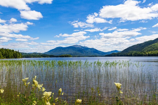 Paisagens no Lago Tagasuk. Monte Kizya. Território de Krasnoyarsk, Rússia