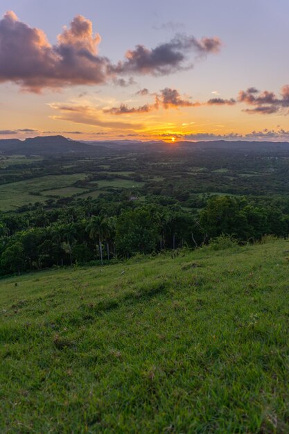 Paisagens no vale de yumuri na província de matanzas cuba, belas vistas de uma montanha