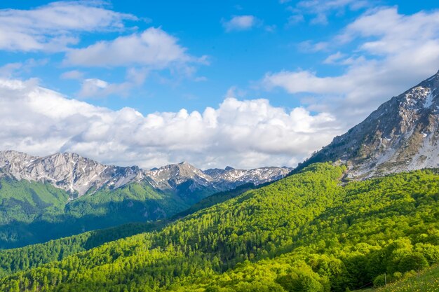 Paisagens pitorescas nas montanhas de Komovi Montenegro