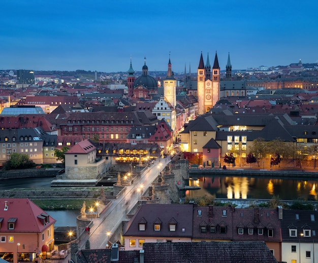 Paisaje aéreo de Wurzburg Alemania al atardecer