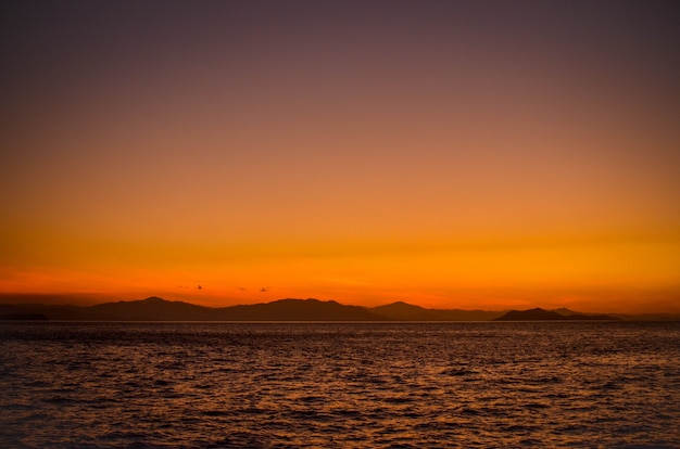 Paisaje al atardecer en el Océano Pacífico Costa Rica, Puntarenas