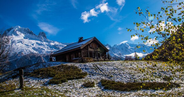 Paisaje de los alpes franceses en otoño