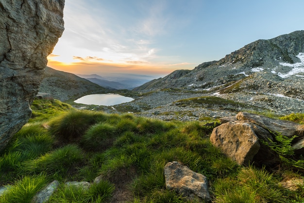 Paisaje alpino al amanecer