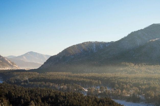 Paisaje de alta montaña de invierno