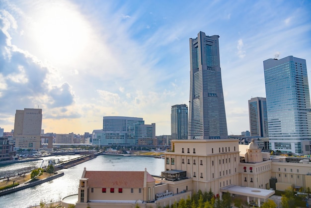 Paisaje del área de Minato Mirai 21 de la ciudad de Yokohama en Kanagawa Japón