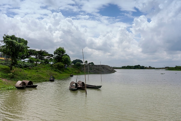 Paisaje con barco en Bangladesh