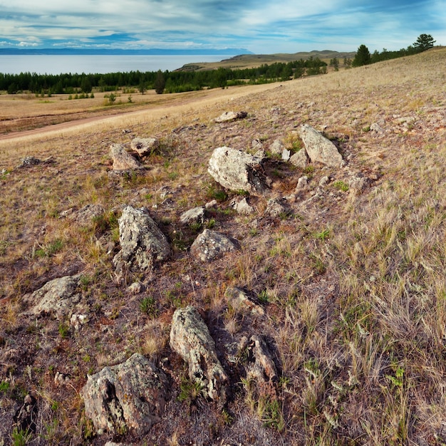 Paisaje del cabo Khoboy, isla Olkhon, Baikal