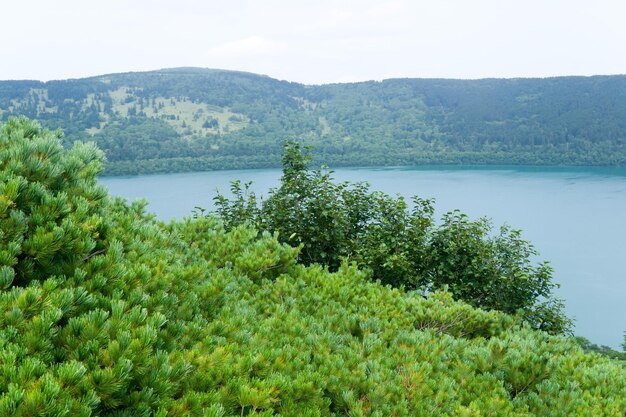 Paisaje de la caldera del volcán Golovnin en la isla Kunashir