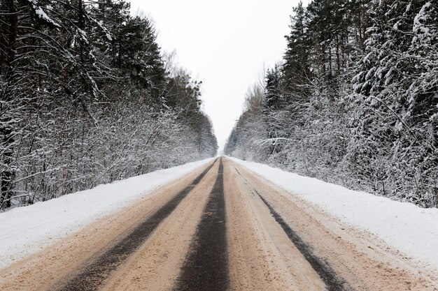 Paisaje de carretera de invierno