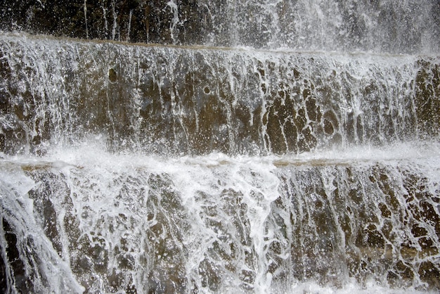 Foto el paisaje de la cascada en el lago samundar katha en nathia gali abbottabad