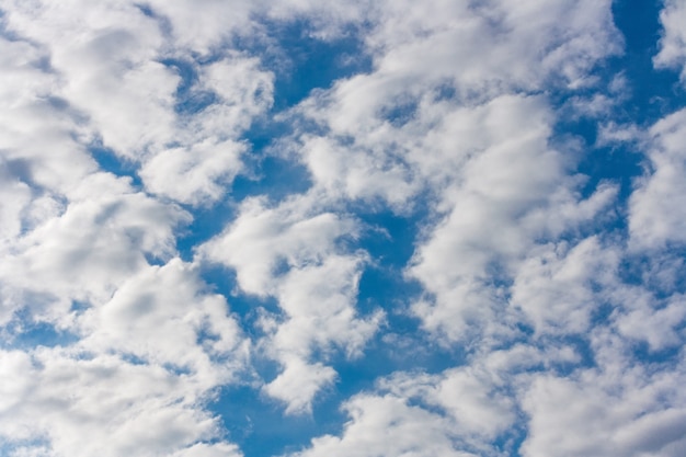 Paisaje de cielo con cúmulos