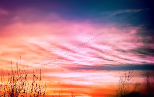 Paisaje de cielo con nubes en pasta de colores multil.